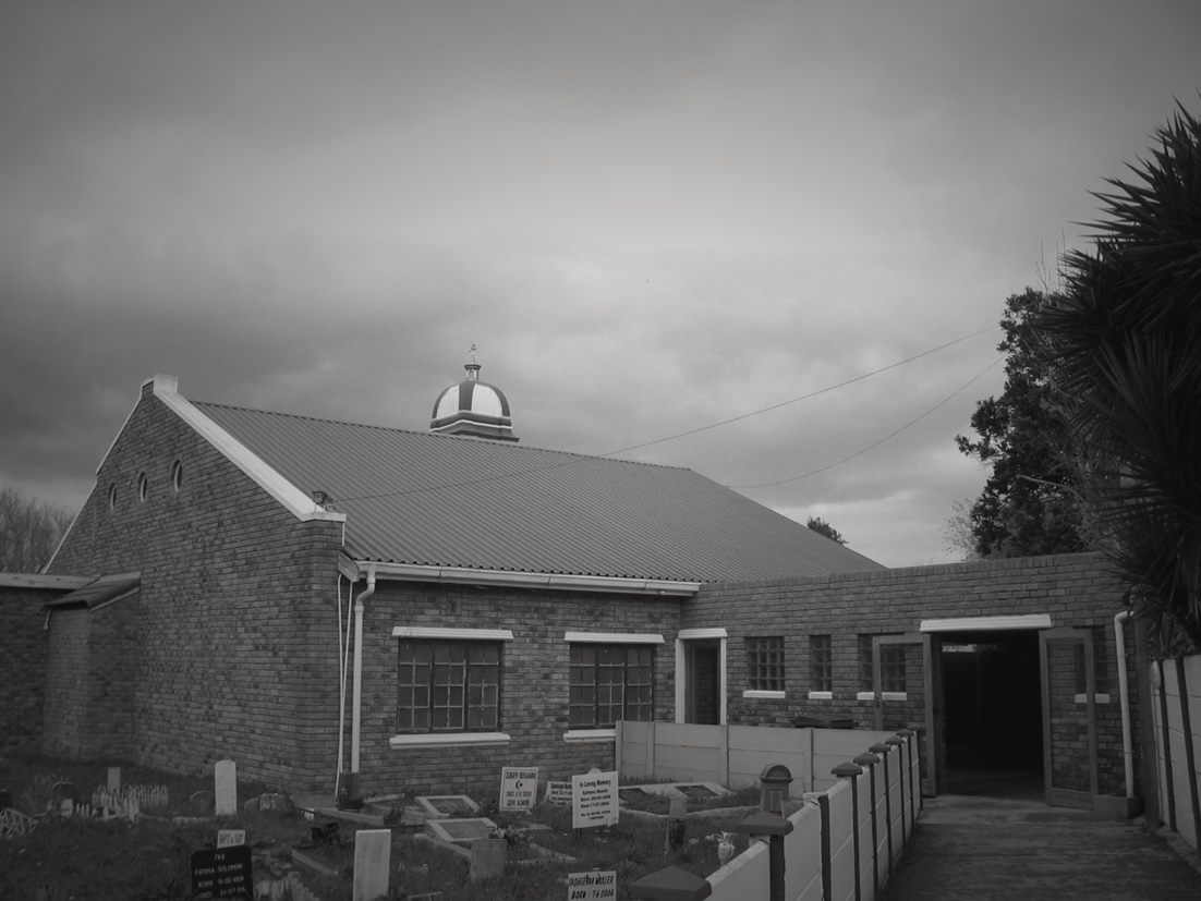 Masjid Monier and the Muslim cemetery on Spaanschemat River Road